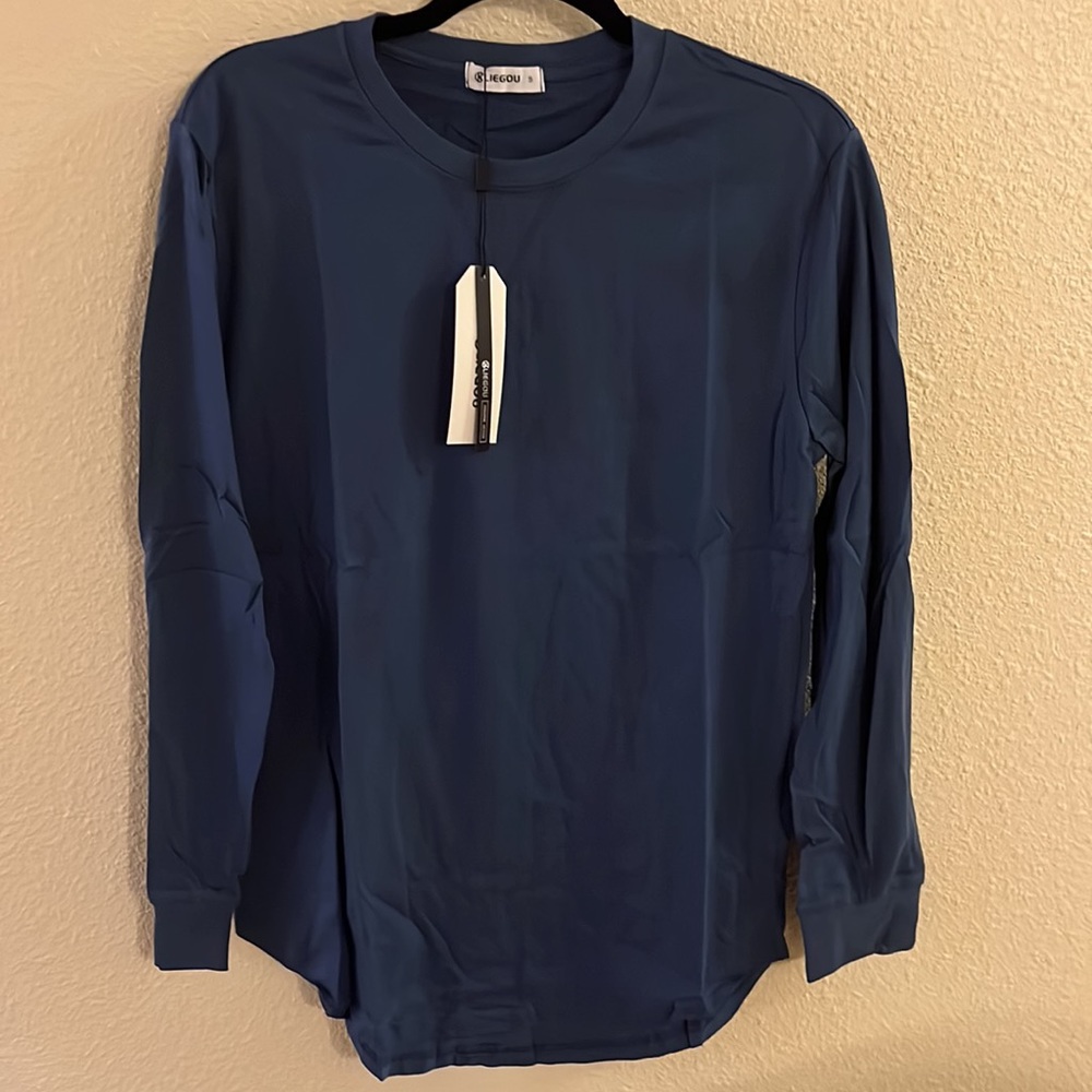 Men’s Navy Blue long sleeve crew neck  *New with Tag*